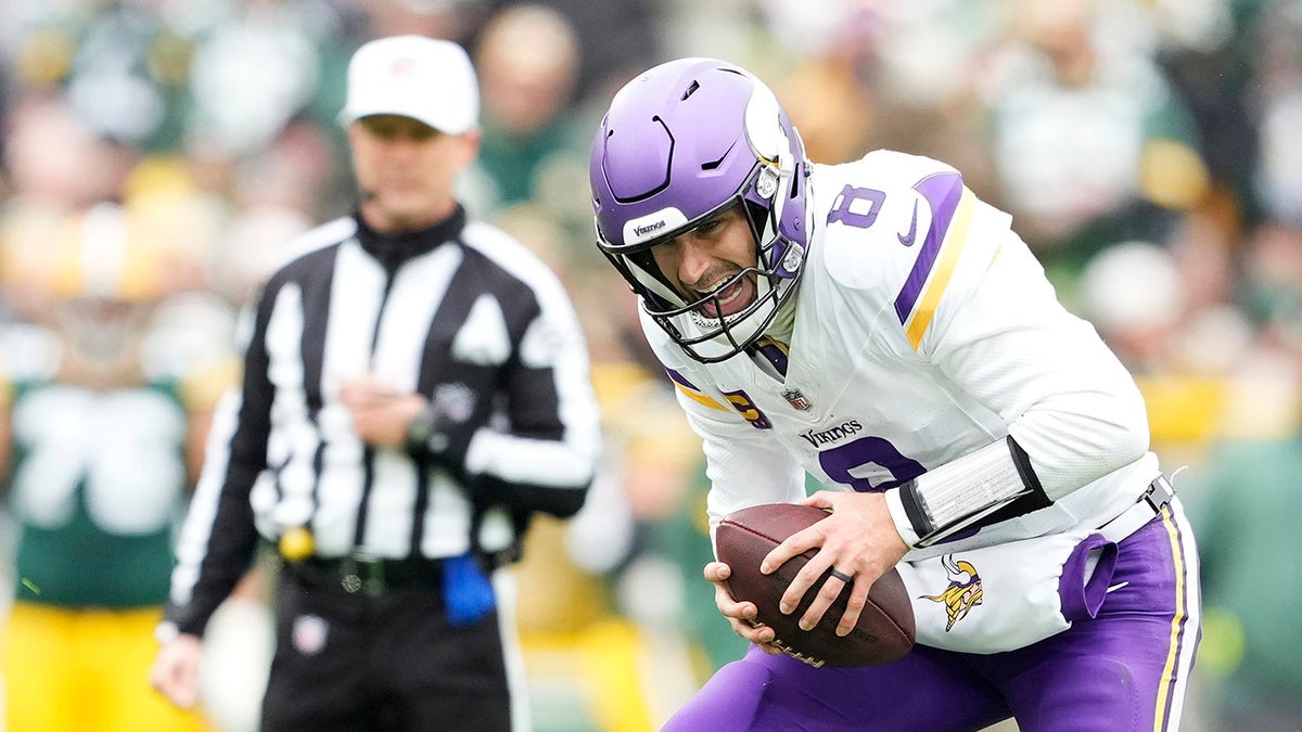 As Vikings, Kirk Cousins focus on recovery, future, doctor offers insight into Achilles injuries 1 Kirk Cousins winces in pain