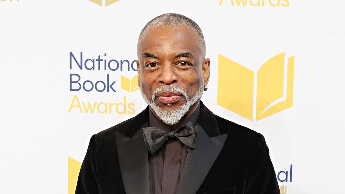 LeVar Burton threatens Moms for Liberty at book award ceremony