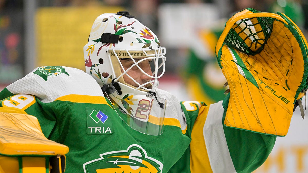 Minnesota Wild goalie wears Native American mask despite threats of punishment from NHL 1 Marc-Andre Fleury makes save