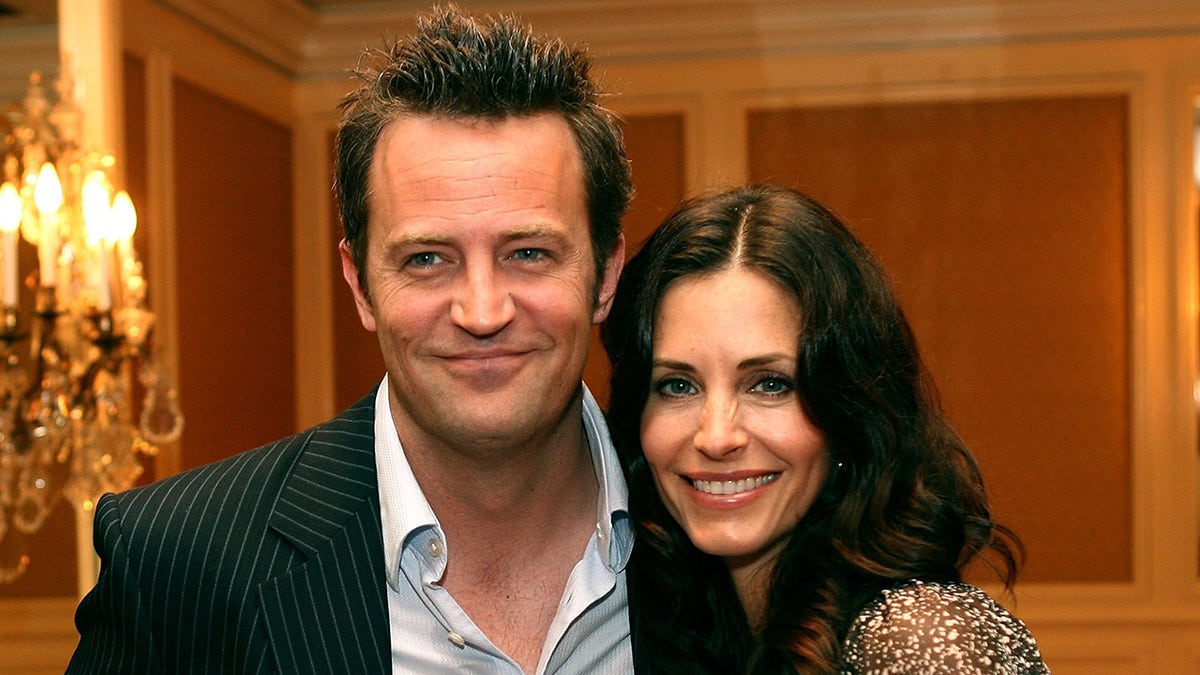 Courteney Cox and Matthew Perry hug at awards show