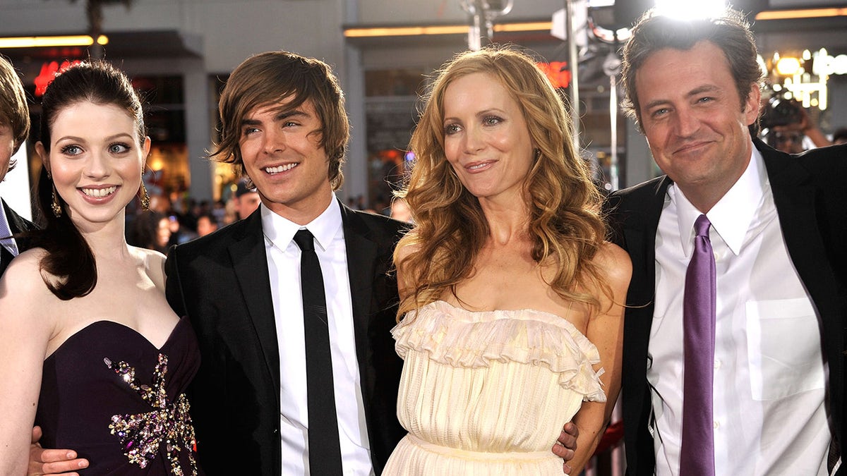 Zac Efron walks red carpet with Matthew Perry in 2009