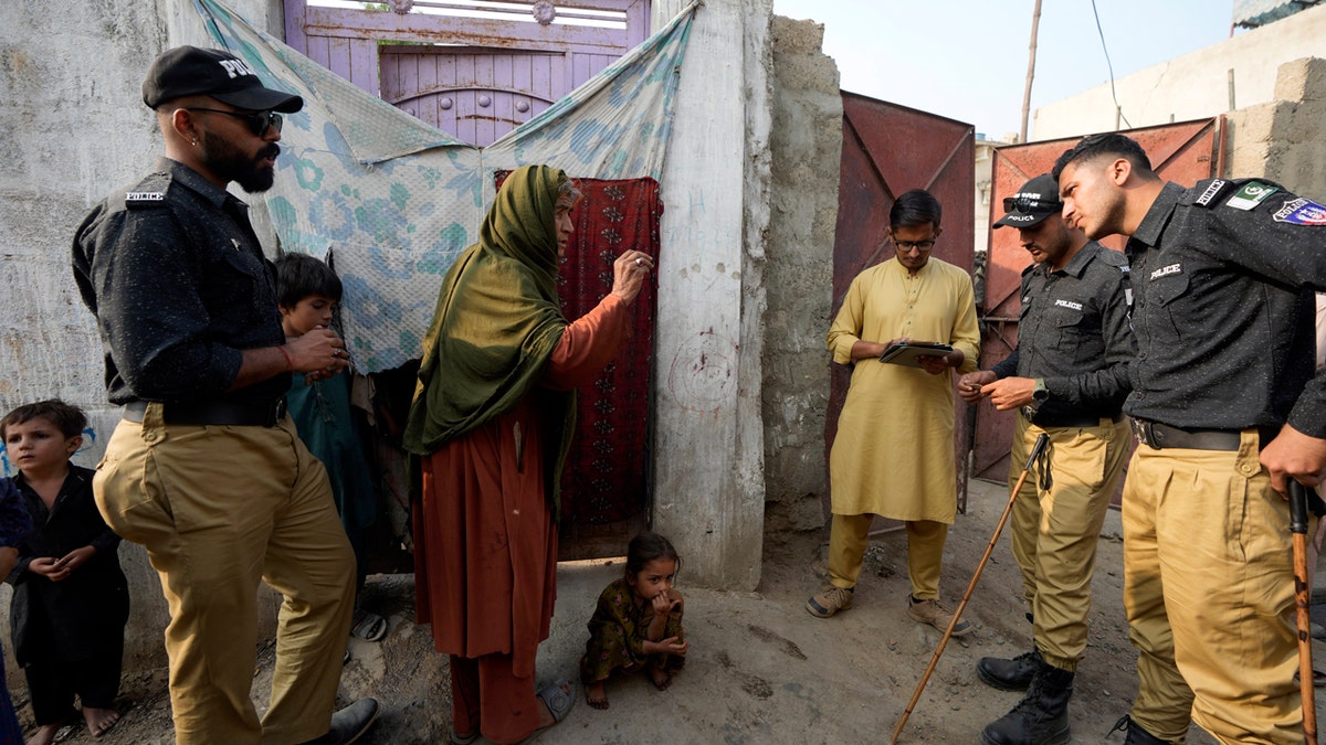 Pakistani police search for illegal migrants