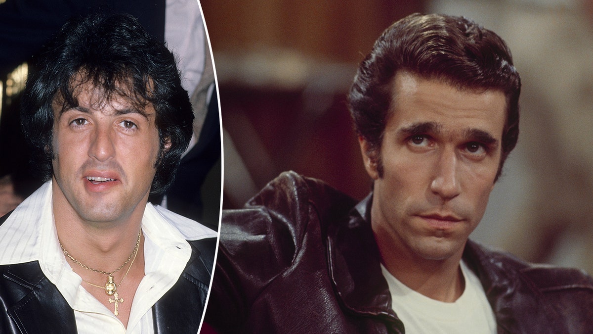 Sylvester Stallone em uma jaqueta de couro preta e camisa branca dividiu Henry Winkler como "Fonzie" sobre "Dias felizes" em uma jaqueta de couro marrom e camiseta branca