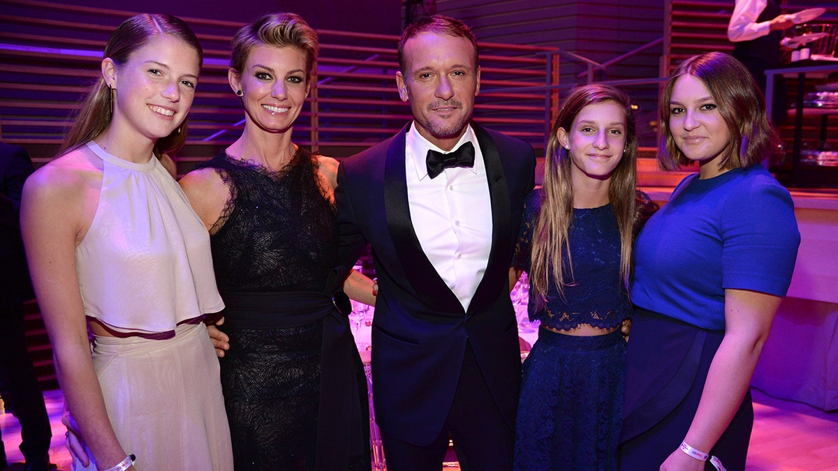 Tim McGraw and Faith Hill with their three daughters