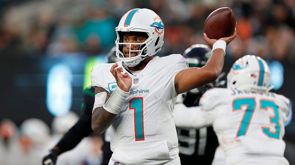 Dolphins Demolish Jets Thanks To New York’s Continued Offensive Woes ...