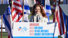 'Will & Grace' star Debra Messing blasted for speech at pro-Israel rally in DC