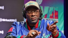 NFL great Carl Banks gets into social media spat with radio host over 'loser' remark toward Knicks star
