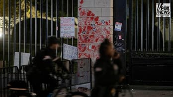 White House silent, Secret Service makes no arrests after pro-Palestinian protesters vandalize gate