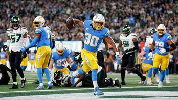 Austin Ekeler's 2 touchdowns help Chargers cruise past Jets