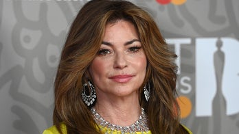 Shania Twain’s crew members hospitalized after tour bus involved in multi-vehicle crash