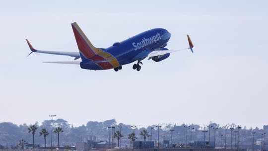 Man captured after New Orleans tarmac hatch escape, dramatic runway struggle caught on video