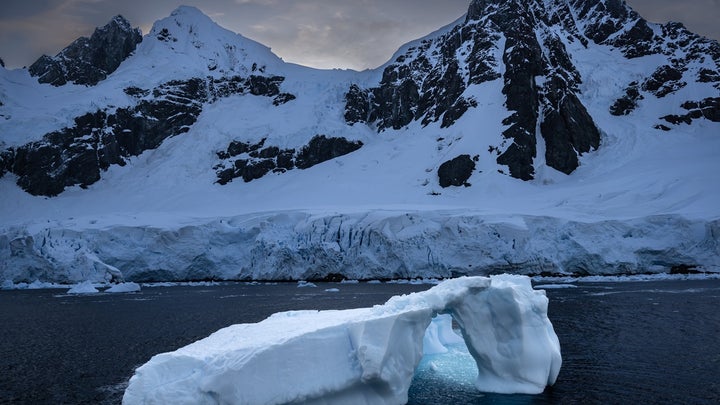 World’s biggest iceberg — three times as big as New York City — starts moving! (And yes, that’s bad news) 🚨
