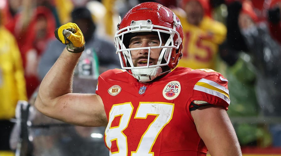 Travis Kelce breaks scoreless drought but key fumble contributes to Chiefs loss sans Taylor Swift 