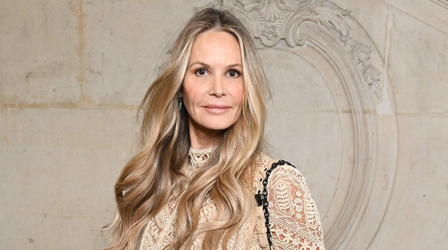 Elle Macpherson dice que las modelos de hoy necesitan "bajarse del pedestal" y "volver a la tierra