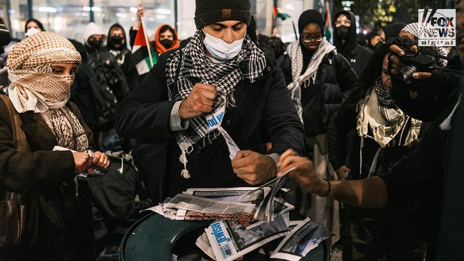 Protesters tear up Israeli newspapers