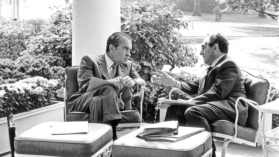 Richard Nixon meets with Henry Kissinger