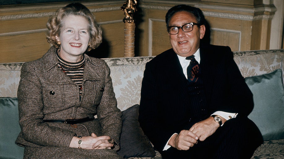 Margaret Thatcher sits With Henry Kissinger