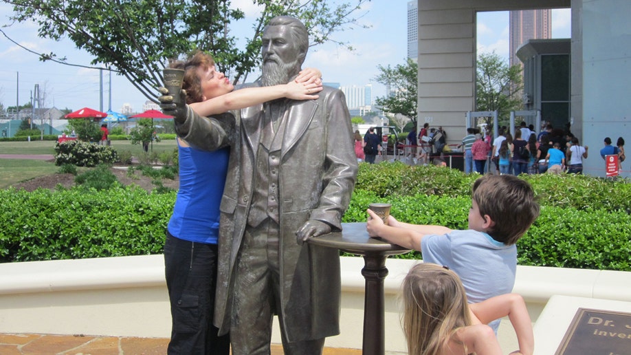 World of Coca-Cola (Atlanta, 2012) - me with statue of Coke inventor