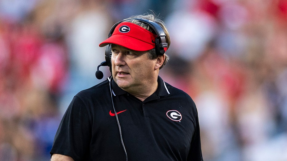 College Football Playoff rankings: Georgia vaults to No. 1 over Ohio State after dominant win