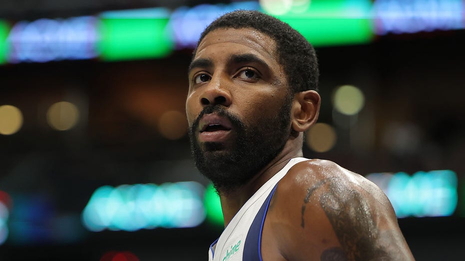 Mavericks’ Kyrie Irving wears keffiyeh to postgame press conference