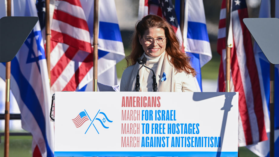 ‘Will & Grace’ star Debra Messing blasted for speech at pro-Israel rally in DC