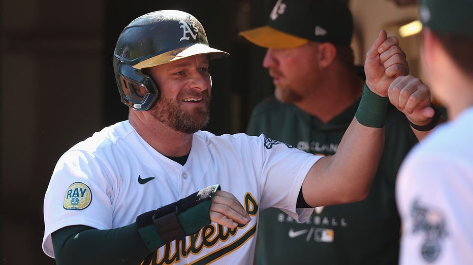 Guardians name Stephen Vogt next manager