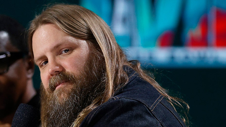 Chris Stapleton chose to get sober without rehab: “I got into a drinking contest with myself ... and I lost