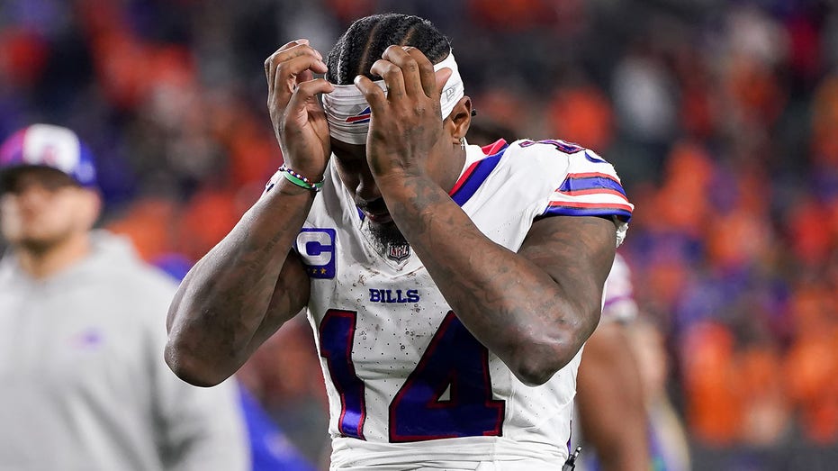 Rob Gronkowski calls out Stefon, Trevon Diggs after cryptic post: ‘Just suck it up’