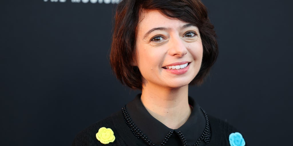 'Big Bang Theory' star Kate Micucci is cancer free after surgery: 'Very lucky' - Vimarsana News