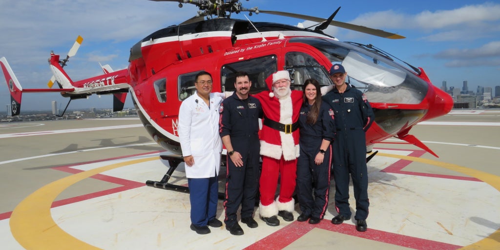 Santa Claus reunites with medical team who saved his life after critical cardiac event - Vimarsana News