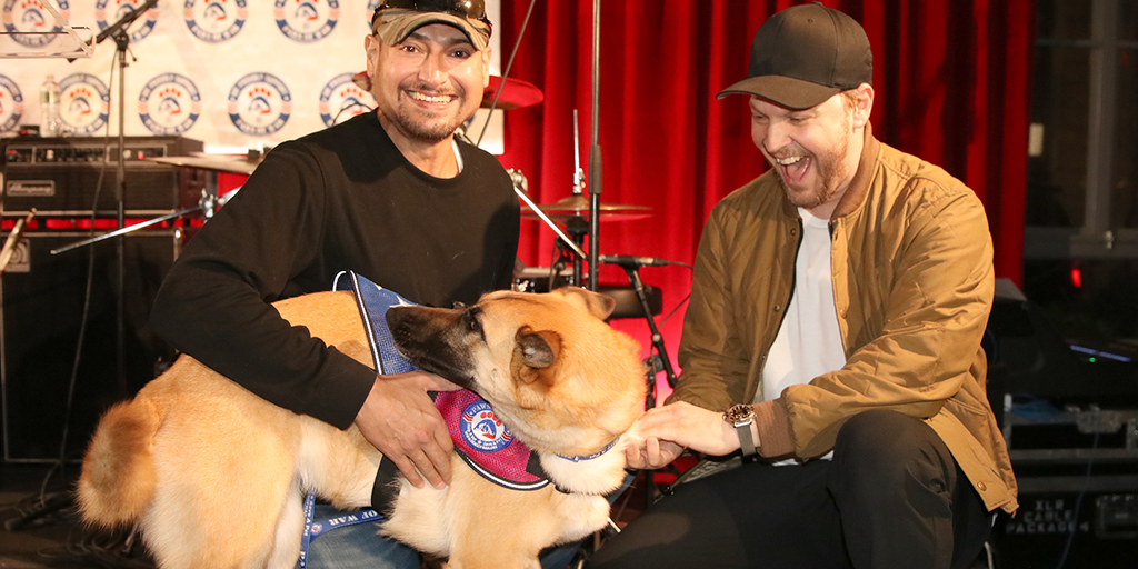 Singer Gavin DeGraw surprises US soldiers with rescue pets through Paws of War initiative - Vimarsana News