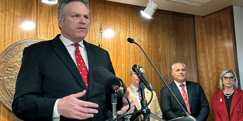 AK Gov. Mike Dunleavy proposes $3,400 payment for residents amid nearly $1 billion budget gap - Vimarsana News