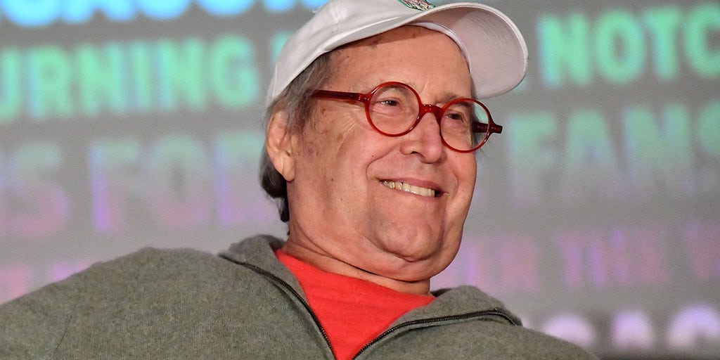 Chevy Chase falls off stage at 'Christmas Vacation' screening - Vimarsana News