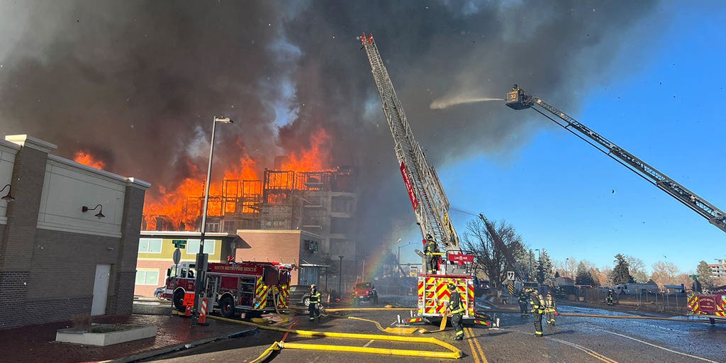 Massive fire destroys apartment complex under construction in Colorado - Vimarsana News