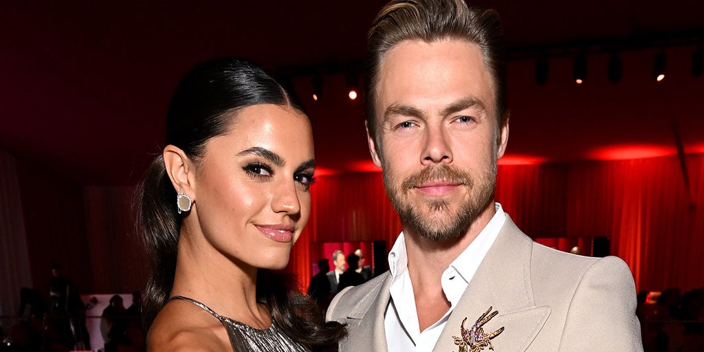 Derek Hough's wife Hayley cherishes 'precious gift of life' on Christmas after skull surgery - Vimarsana News