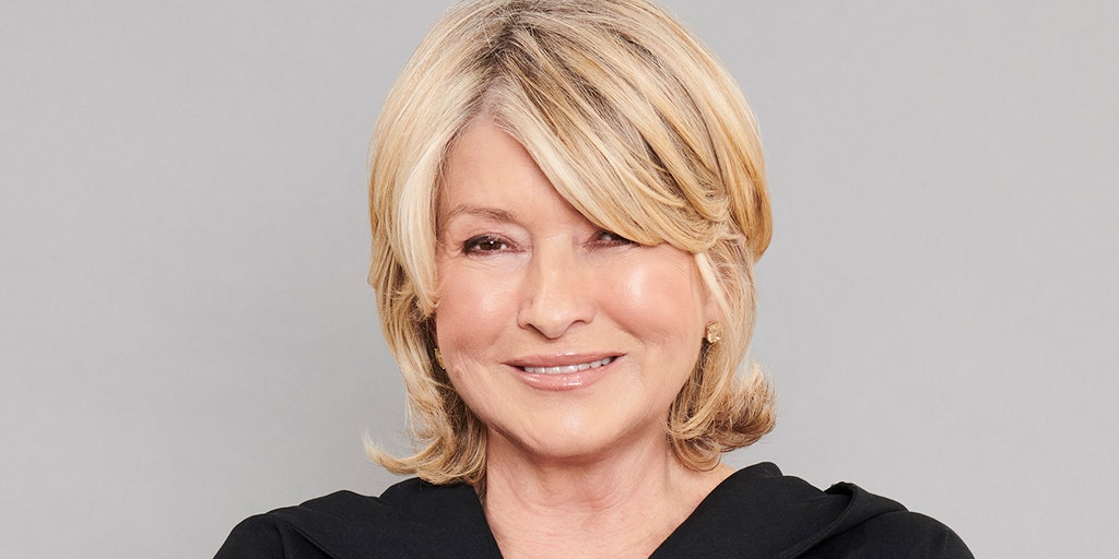 Martha Stewart, 82, shares sizzling 'thirst trap' selfie: 'Save some sexy for the rest of us!' - Vimarsana News