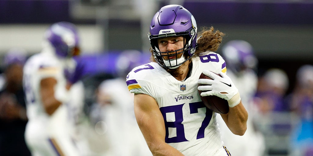 Vikings' TJ Hockenson has career-year cut short after devastating knee  injury