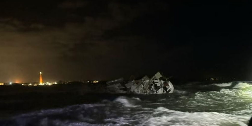 Coast Guard rescues Florida man from boat that nearly capsized amid 'hazardous,' stormy seas - Vimarsana News