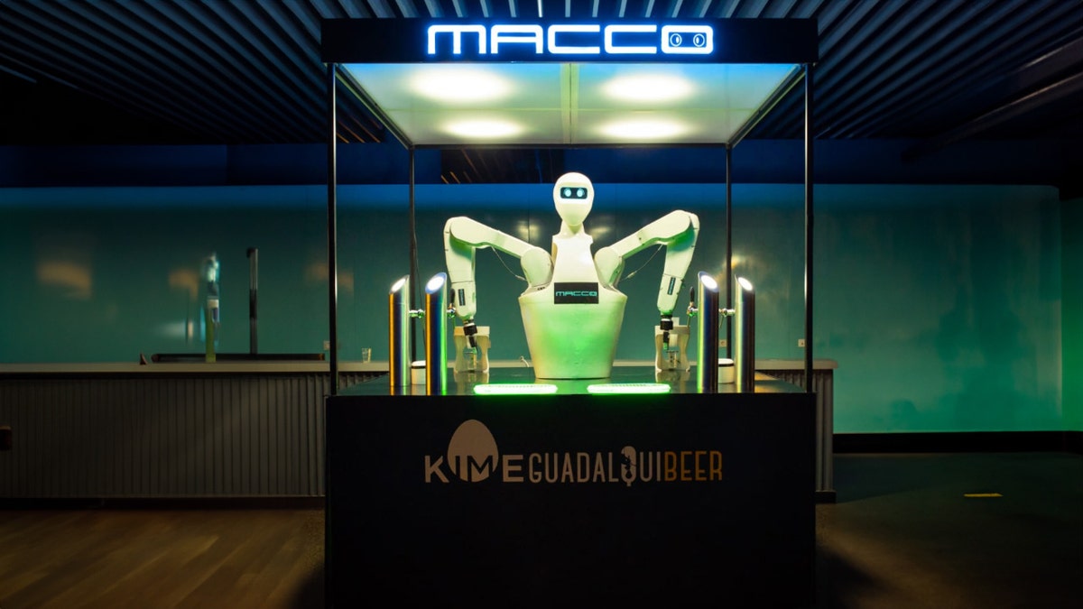 robot bartender 2