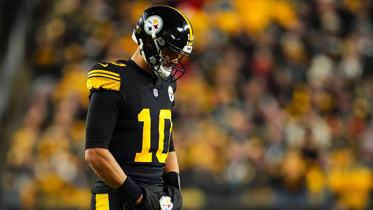 Steelers Cut Mitch Trubisky As Quarterback Room Gets Thin Heading Into ...