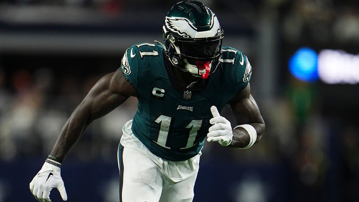 4 more teams could clinch playoff spots 3 AJ Brown vs Cowboys