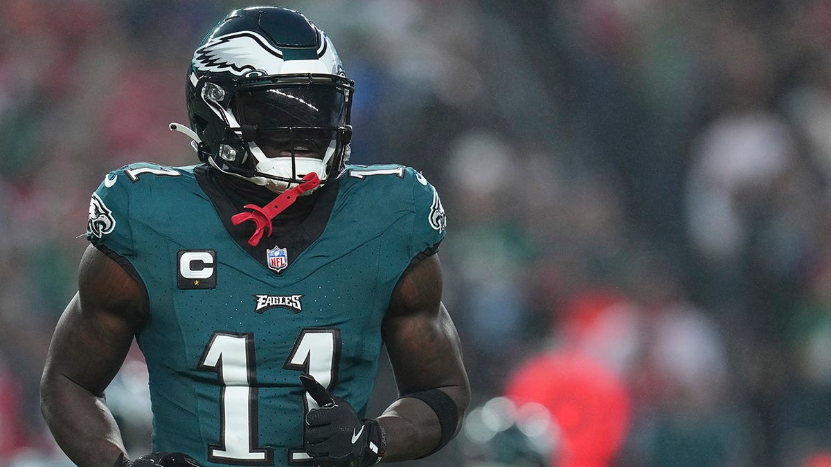 Eagles’ AJ Brown thinks NFL should’ve done away with Monday games 2 AJ Brown vs 49ers