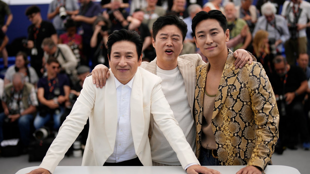 Lee Sun-kyun, Kim Hee-wonJu Ji-hoon