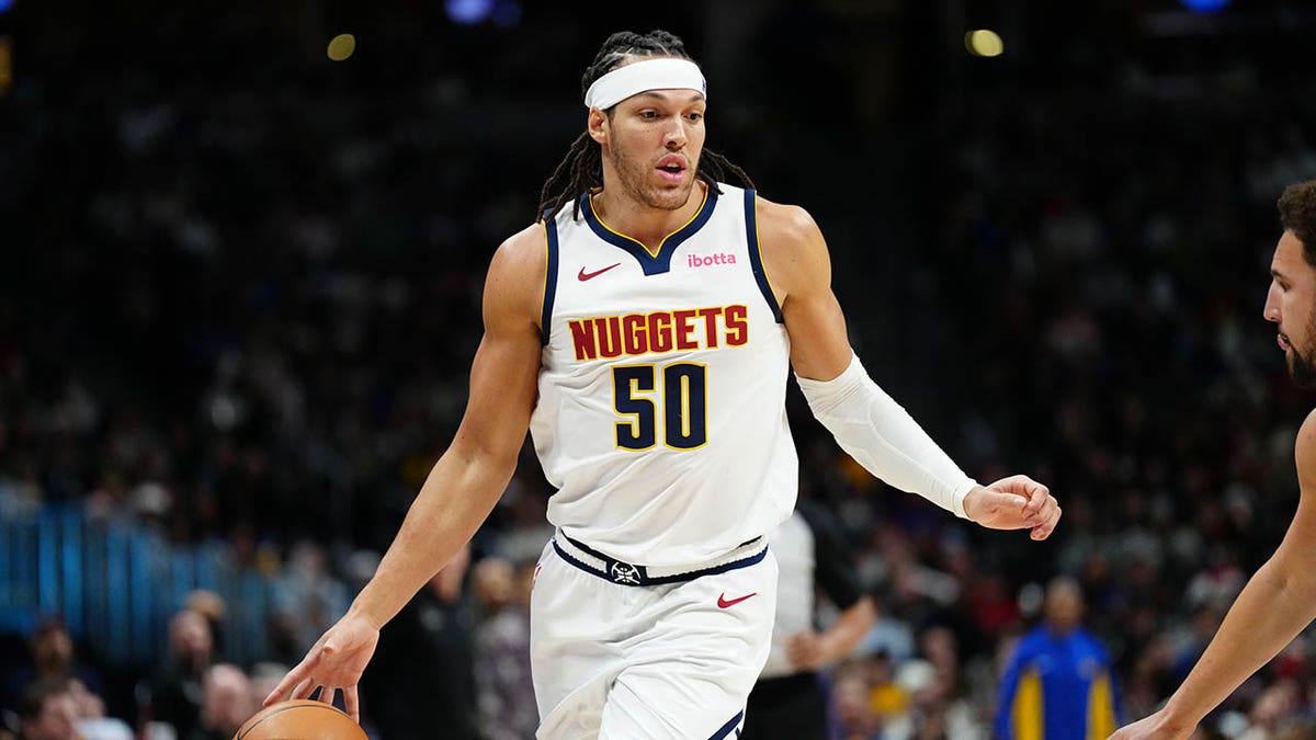 Aaron Gordon joga contra os Warriors