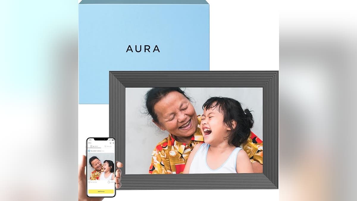 Aura Carver WiFi Digital Picture Frame