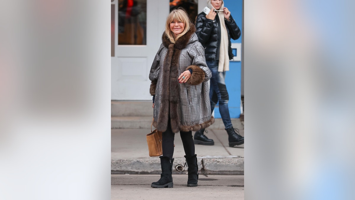 goldie hawn smiling while shopping on the streets of aspen