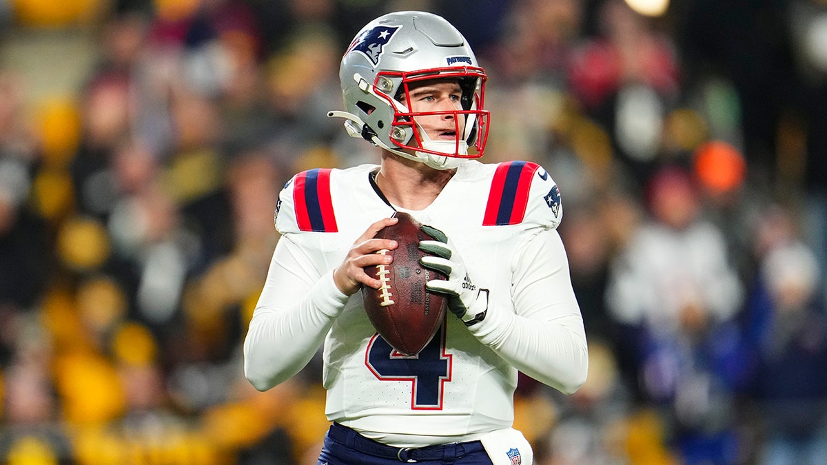 Patriots’ Bailey Zappe remarks on Taylor Swift as team readies to play Chiefs 1 Bailey Zappe and Taylor Swift