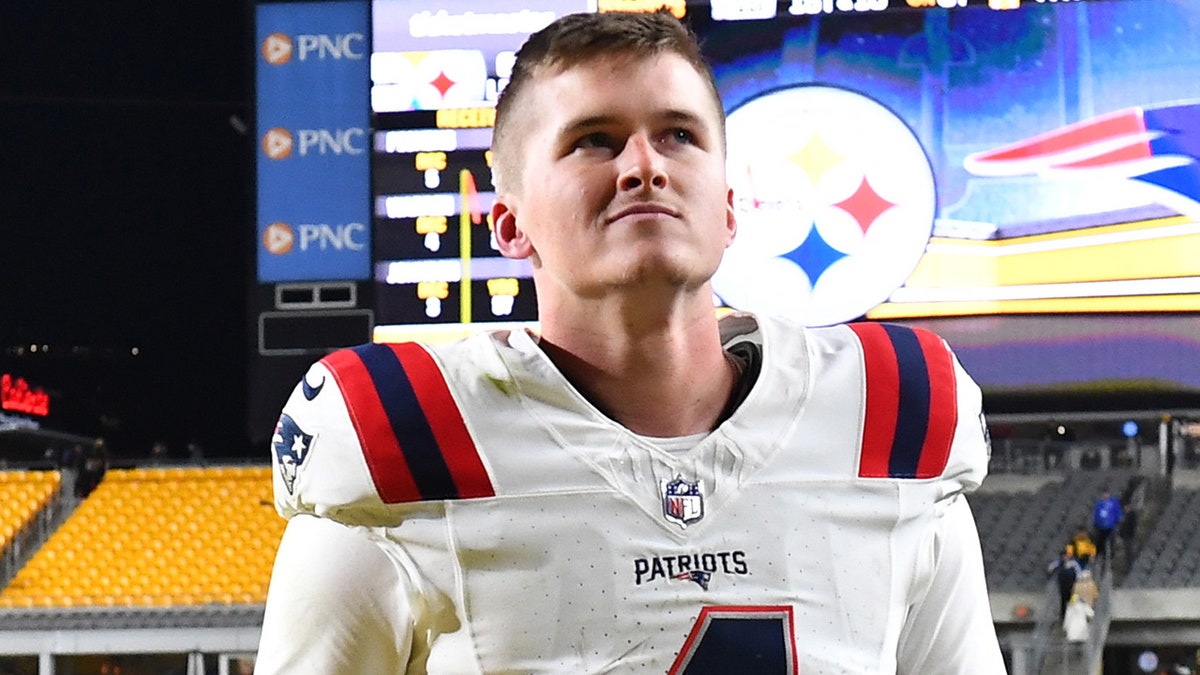 Patriots’ Bailey Zappe remarks on Taylor Swift as team readies to play Chiefs 2 Bailey Zappe runs off the field