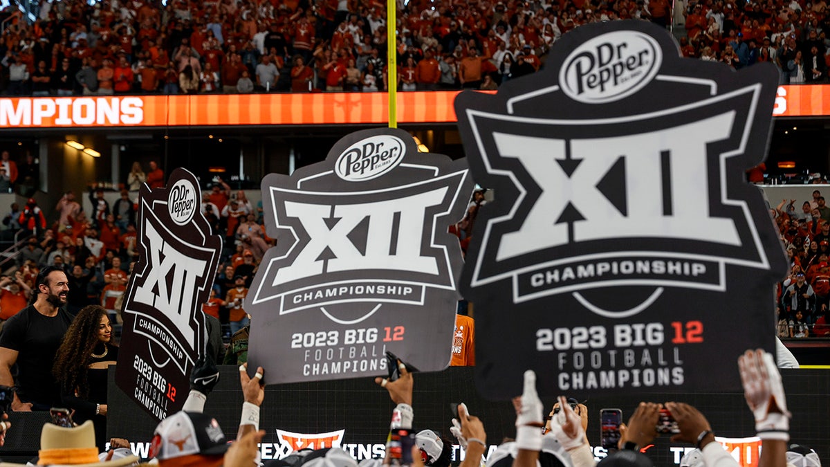 Players celebrate winning the Dr Pepper Big 12 Championship