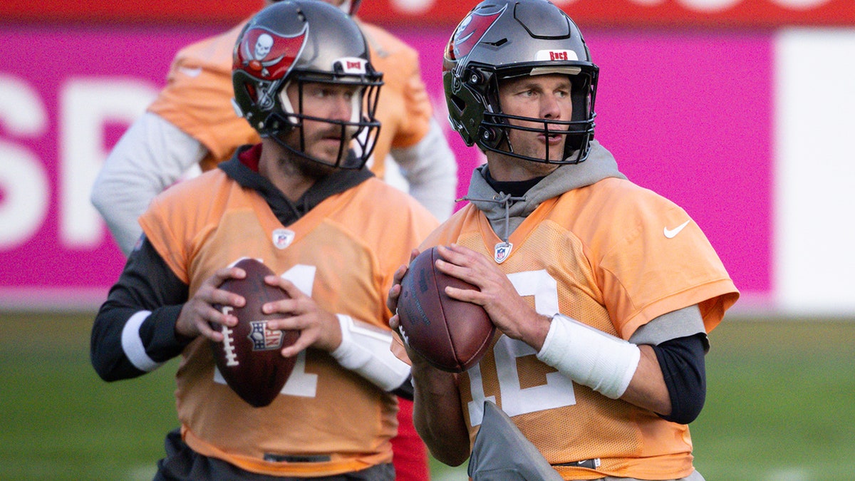 Blaine Gabbert ve Tom Brady, 2022'de